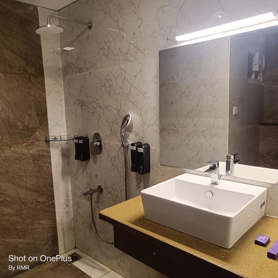 Astra Hotels & Suites Whitefield Near To Nallurahalli Metro Station And Ktpo บังกาลอร์ ภายนอก รูปภาพ