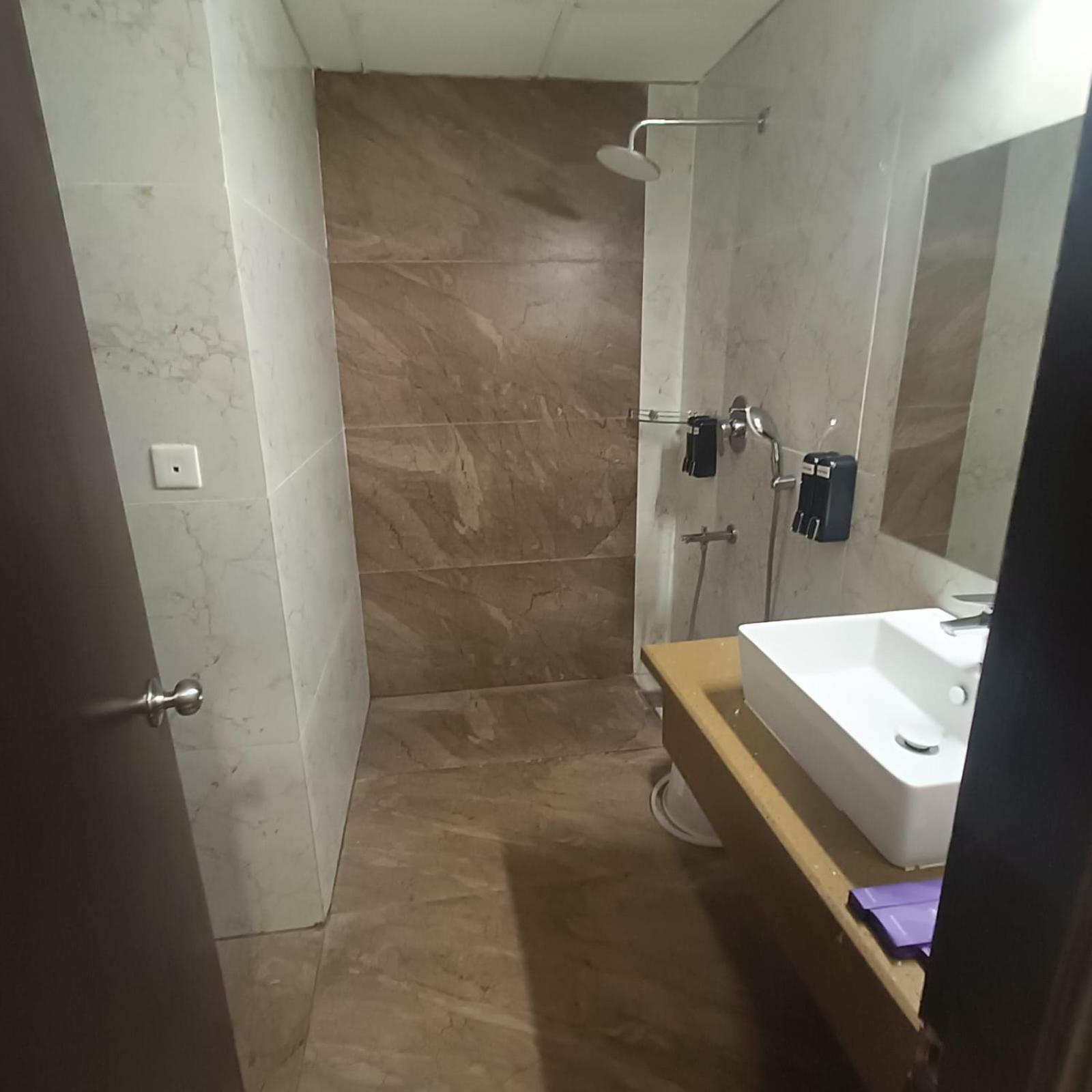 Astra Hotels & Suites Whitefield Near To Nallurahalli Metro Station And Ktpo บังกาลอร์ ภายนอก รูปภาพ