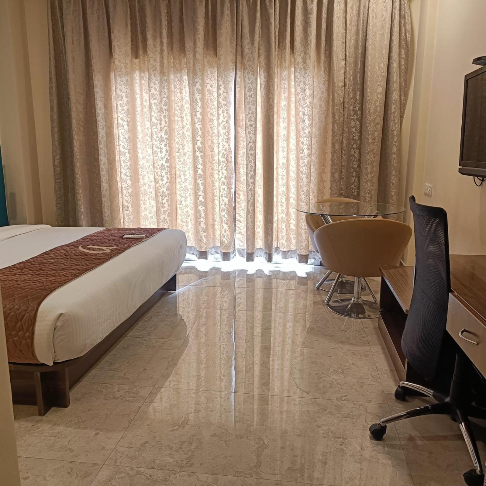 Astra Hotels & Suites Whitefield Near To Nallurahalli Metro Station And Ktpo บังกาลอร์ ภายนอก รูปภาพ